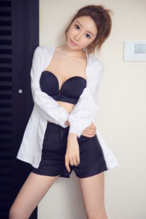 亚洲欧美第一视频
