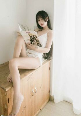 一边吻一边摸进内裤里